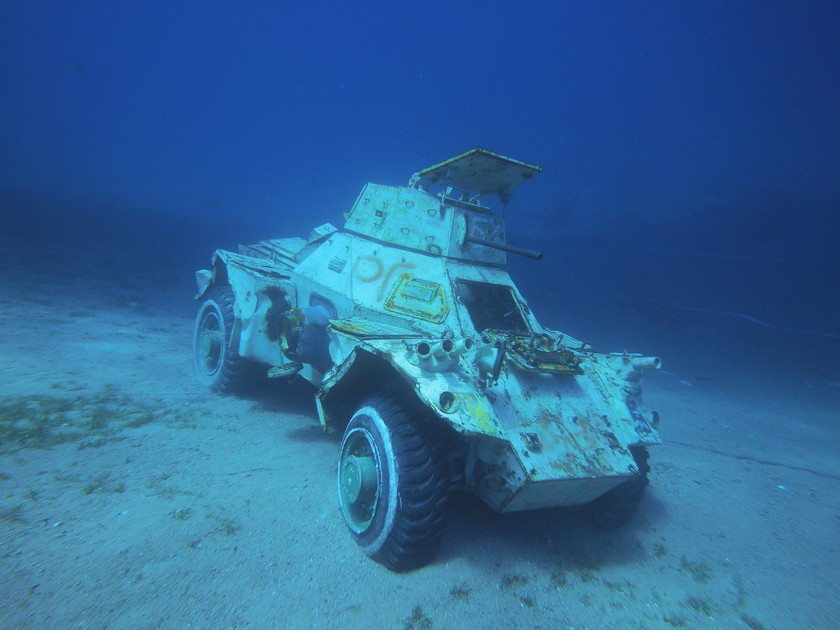 Подводный музей Акаба. Подводный музей в Иордании. Подводный музей в Иордании военной техники. Танк Акаба.