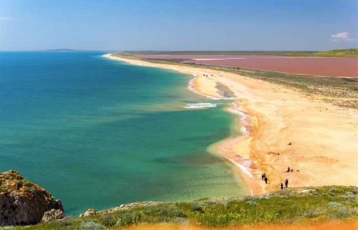Крым - соленое розовое озеро
