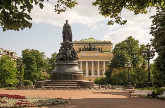 Памятник Екатерине II в Спб