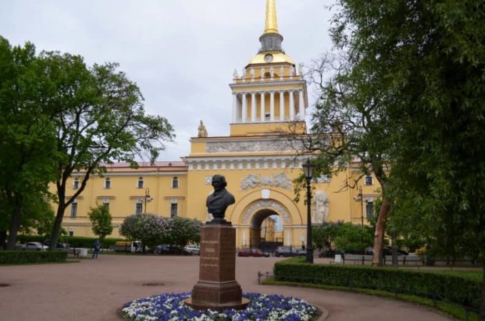 памятник Н. Пржевальскому