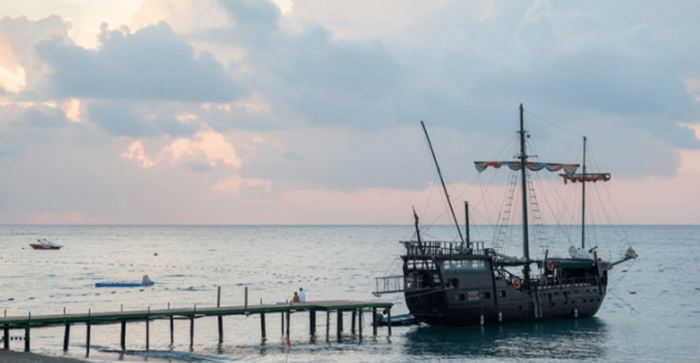 Pirates Beach пиратский корабль